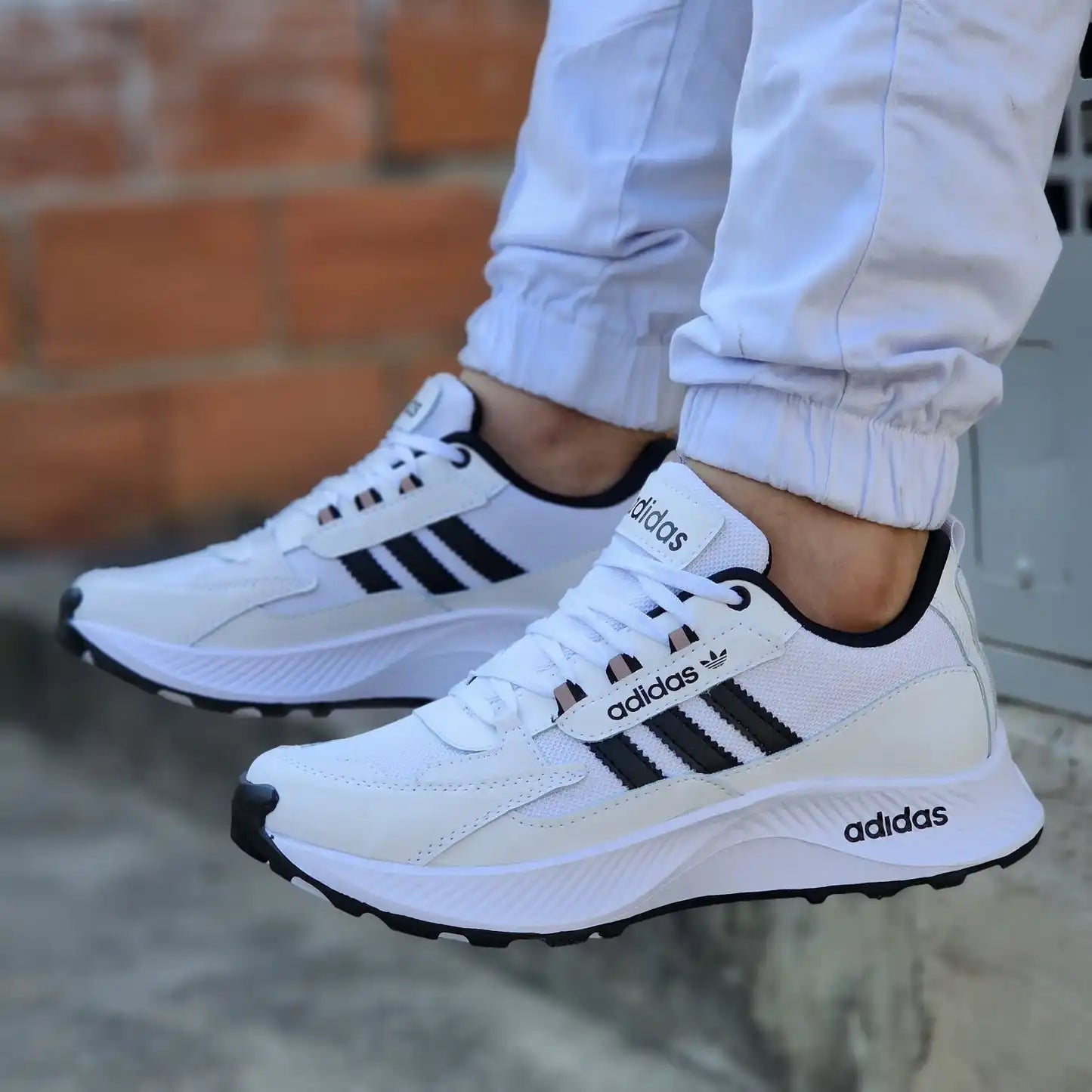 Adidas® Duramo – Resistencia Real, Estilo Duradero